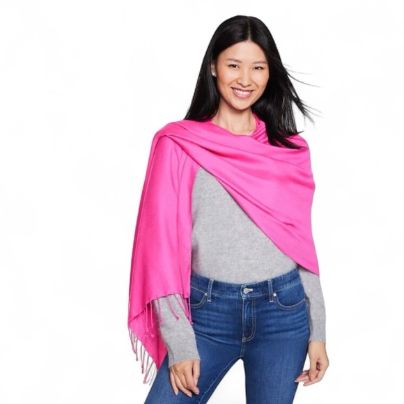 Bloomingdale's Accessories - Bloomingdale’s | Cashmere & Silk Scarf Wrap EUC